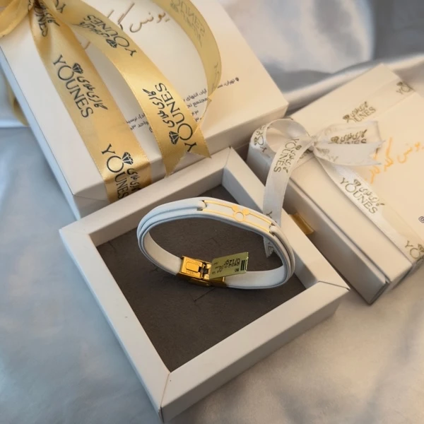 تصویر دوم دستبند طلا چرم زنانه سفید